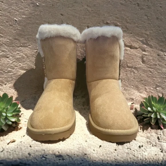 NWT Lauren Lorraine Faux Fur Boots. - Picture 4 of 11